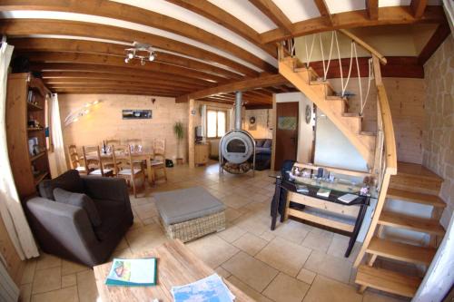 Le Massot Ski Chalet | Discover La Cime des sapins: Guest Rated 9/10 & Kitchen