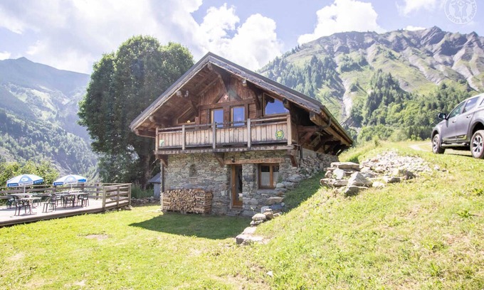 Saint-Colomban-des-Villards House | Top-Rated Chalet DU Coin - Ideal for Families and Groups