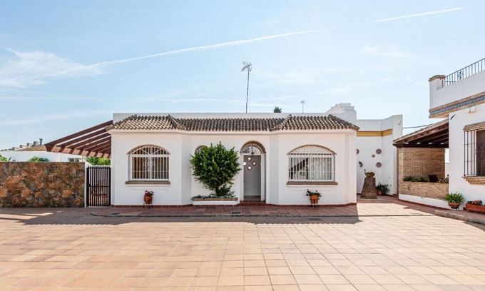 Conil de la Frontera House | Chalet Fuentes 1: Perfect for Families with Pool Access
