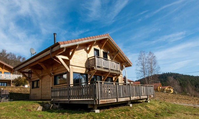 Xonrupt-Longemer Cabin | Relaxing Chalet Gérardmer with Spa, Hot Tub & Lake Views