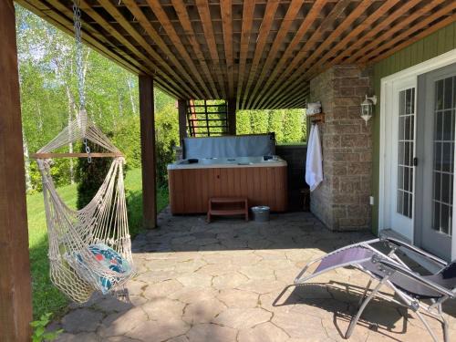 Saint-David-de-Falardeau Ski Chalet | Experience Oceanfront Bliss at Chalet Grand-père Tortue