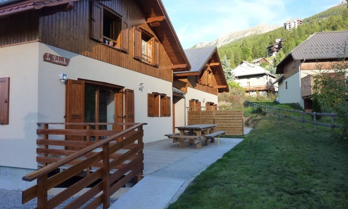 Les Orres Ski Chalet | Mountain View Chalet 'Garrigue Au Pied Des Pistes' with Pool