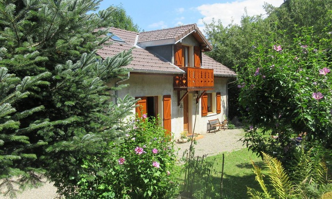 Ax-les-Thermes Ski Chalet | Chalet/Gite "Les Althéas" in a quiet location, mountain view, on the edge of a forest