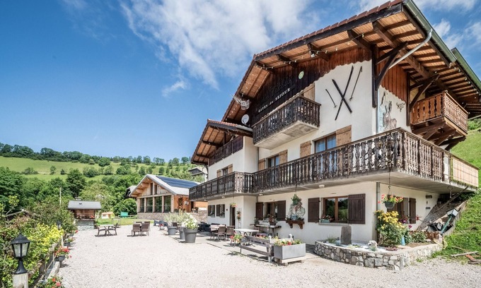 Bernex Ski Chalet | Relax at Gîtes Le Titlis: Mountain Views & Private Pool