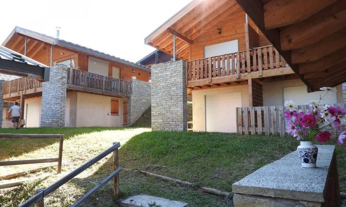 Villarodin-Bourget Ski Chalet | Cozy Chalet with Balcony, Kitchen & Spa in La Norma