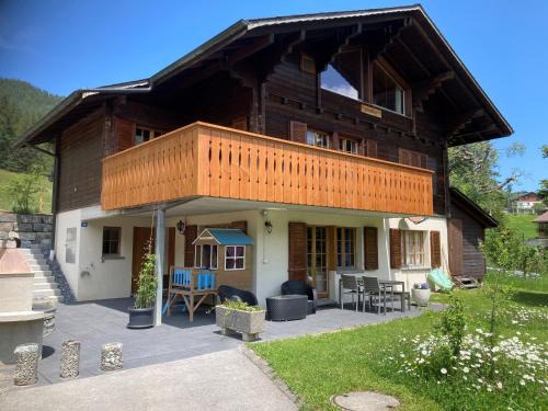 Schwarzsee Apartment | Child-Friendly Retreat at Chalet Hagenbächli - Guest Rated 8.9