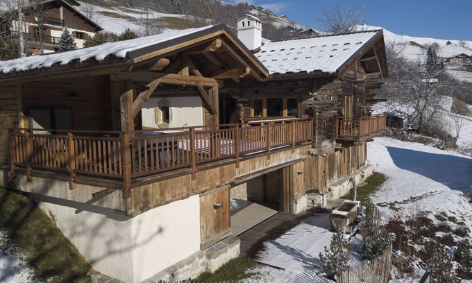 Hauteluce Ski Chalet | Chalet Hauteluce: Indoor Pool & Spa with 10/10 Guest Rating