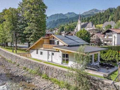 Fieberbrunn House | Chalet Hornblick: Family-Friendly Retreat with Pet Amenities