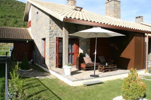 Gavin House | Pet-Friendly Retreat at Casa Rural Biescas in the Pyrenees