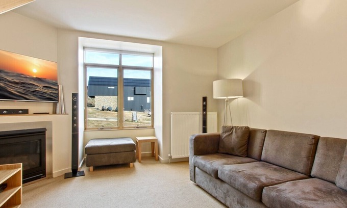 Hotham Heights Apartment | Cozy Chalet Hotham 20: Perfect Retreat for Couples & Families