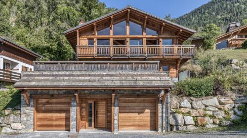 Les Houches Ski Chalet | Discover Chalet Hupa: 4-Star Retreat with Hot Tub Access