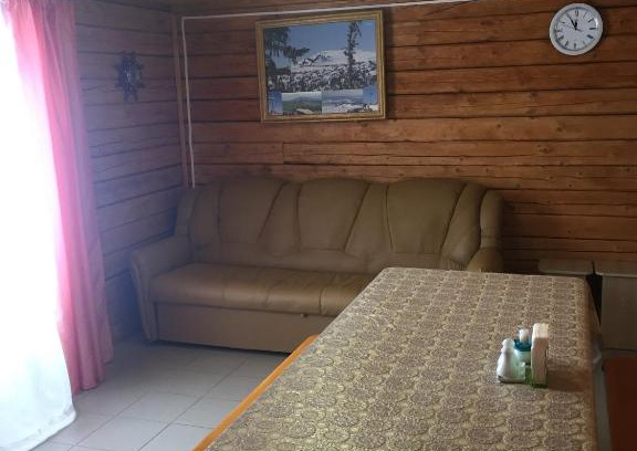 Sheregesh Ski Chalet | Pet-Friendly Chalet HUSKY HOUSE with Hot Tub & 10/10 Rating
