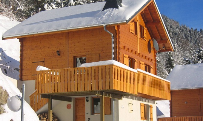 Station de Drouzin le Mont Ski Chalet | Family-Friendly Chalet with Kitchen, Perfect Year-Round Retreat