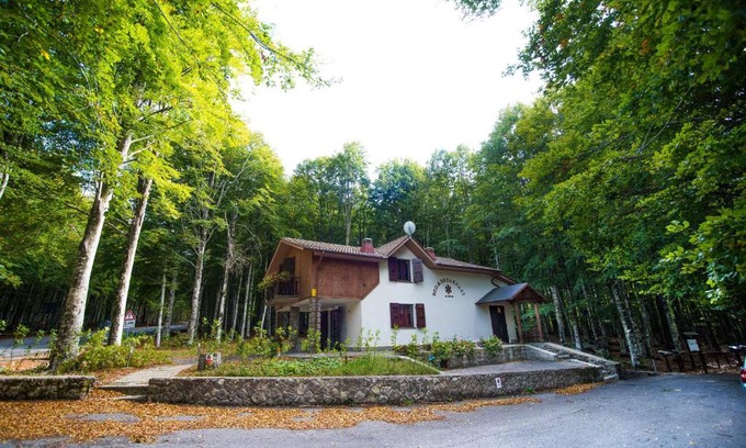 Castel del Piano Ski Chalet | Pet-Friendly Chalet Il Cristallo with Pool & Hot Tub