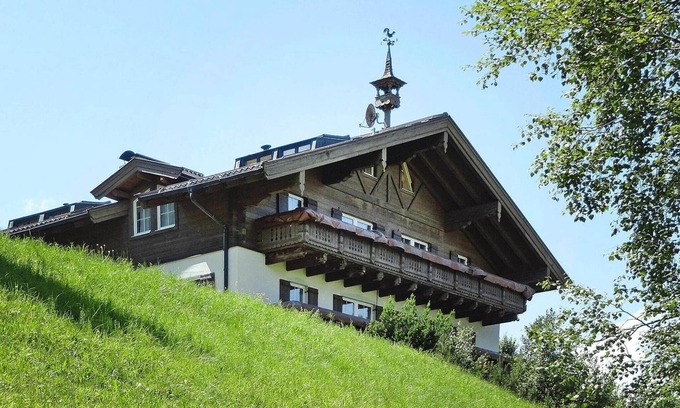Dienten am Hochkoenig Apartment | Discover Landhaus Salzburg: Pet-Friendly Retreat in Dienten