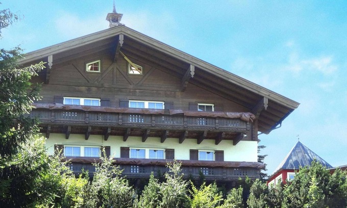 Dienten am Hochkoenig Apartment | Welcoming Landhaus Salzburg, Dienten: Family & Pet-Friendly Stay