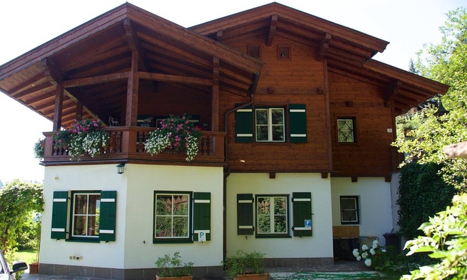 Reith bei Kitzbuehel Apartment | Elegant Apartment with Sauna and Pet-Friendly Amenities