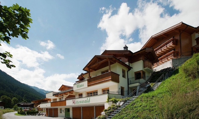 Saalbach-Hinterglemm Ski Chalet | Chalet in Saalbach near Ski Lift