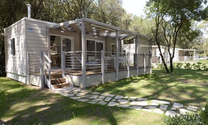 Baia Domizia Ski Chalet | Relax at Belvilla by OYO Baia Domizia Villaggio Camping