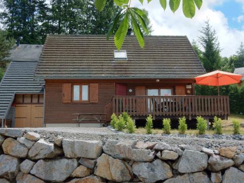 Plantades Ski Chalet | Chalet in Beaulieu near Lake & Castle