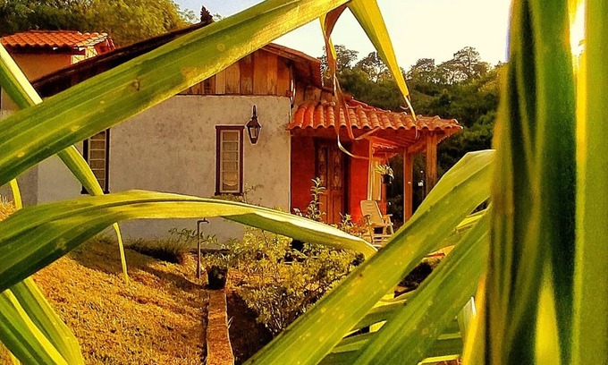 Tiradentes Ski Chalet | Cozy Chalet in Bichinho-MG with Lake Views & Spa Access