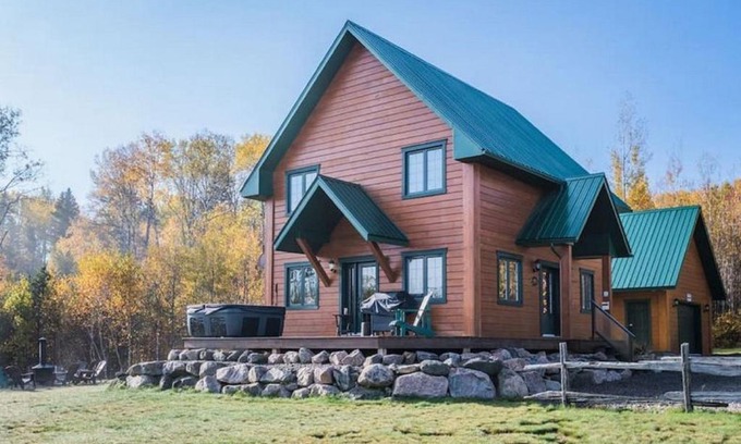 Saint-Michel-des-Saints Ski Chalet | Cozy Chalet in St-Michel-des-Saints, Quebec - Pet Friendly