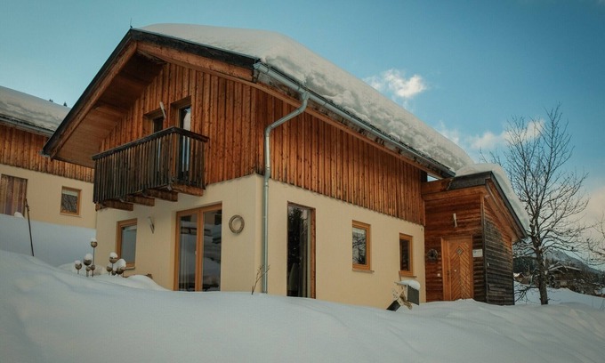 Annaberg im Lammertal Ski Chalet | Inviting Chalet in Annaberg-Lungötz with Sauna & Pool