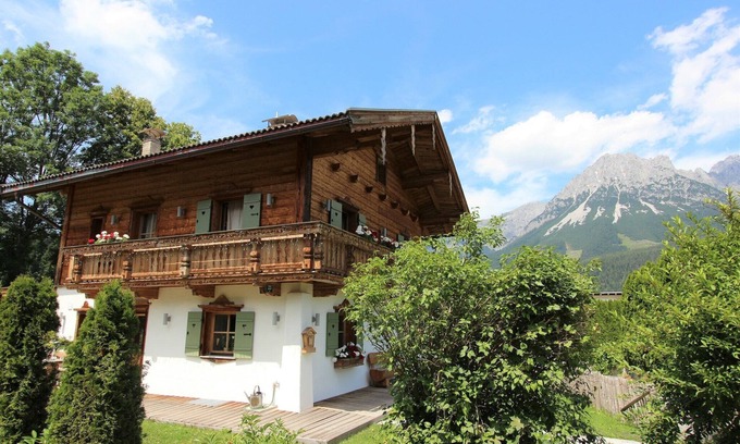 Ellmau Ski Chalet | Cozy Holiday Home in Ellmau Steps from the Ski Lift