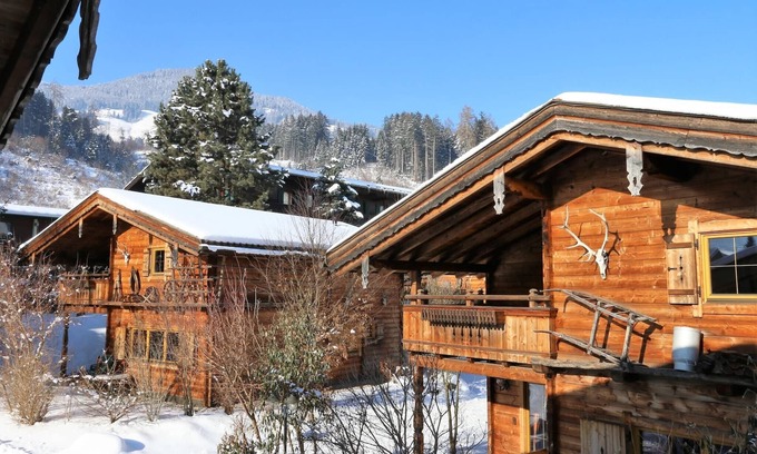 Fuegen Ski Chalet | Relax at Chalets Almdorf Zillertal in Fügen