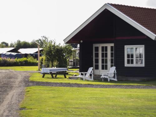 De Veenhoop Ski Chalet | Charming Chalet with Pellet Stove, Perfect for Families & Pets