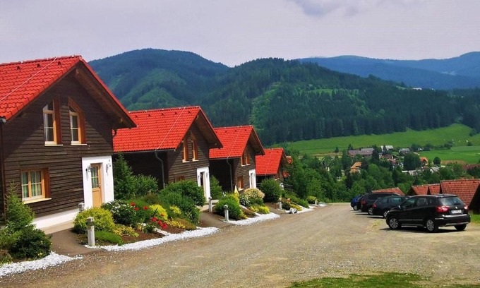 Gaal Ski Chalet | Relaxing Holiday Home in Gaal im Murtal with Terrace