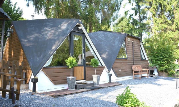 Gesves Ski Chalet | Cozy Chalet in Gesves with Rooftop Terrace and Garden