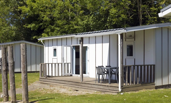 Kamperland Ski Chalet | Cozy Chalet Just 500m from the Beach with Great Amenities