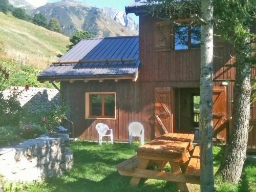 Celliers Ski Chalet | Chalet with Balcony: Family-Friendly Retreat in French Alps