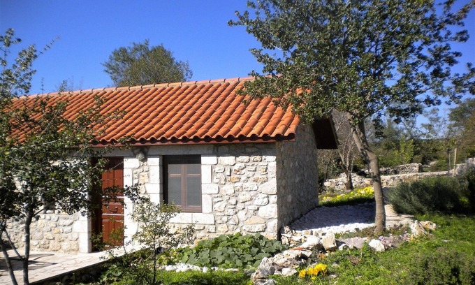Fokiano House | Charming Holiday Home with Garden in Leonidio, Family-Friendly