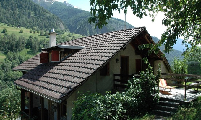 Moerel-Filet Ski Chalet | Cozy Chalet in Mörel with Terrace and Pet-Friendly Amenities