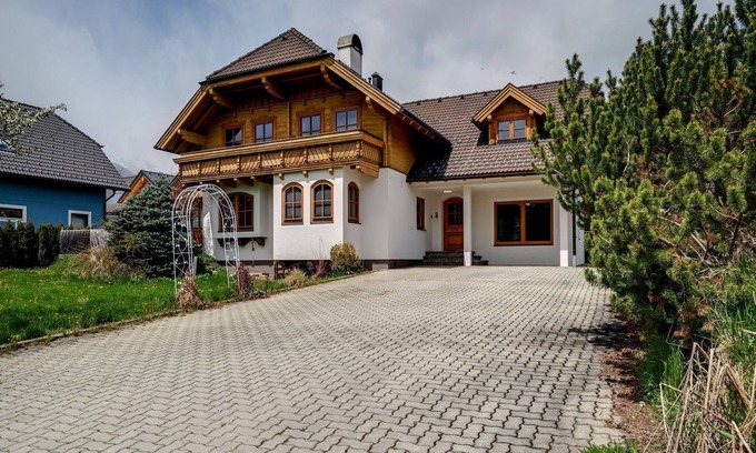 Mauterndorf House | Inviting Holiday Home in Mauterndorf with Sauna & Spa