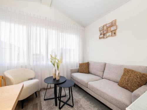 Westende Ski Chalet | Cozy Chalet in Middelkerke, Steps from the Beach