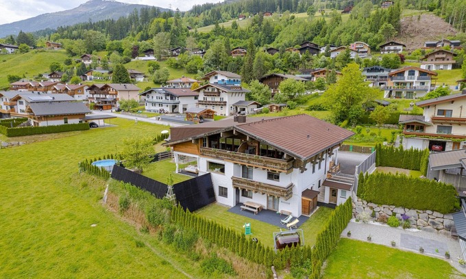 Schonbach Apartment | Pet-Friendly Apartment Building in Neukirchen, Rated 9.4/10