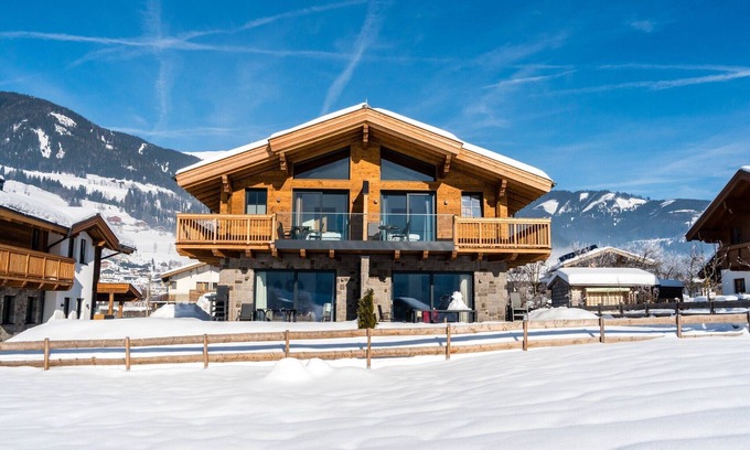 Lengdorf House | Relaxing Holiday Home in Niedernsill with Spa & Sauna