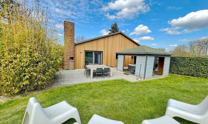 Noiseux House | Inviting Terrace Garden with BBQ, Sauna & Jacuzzi Retreat