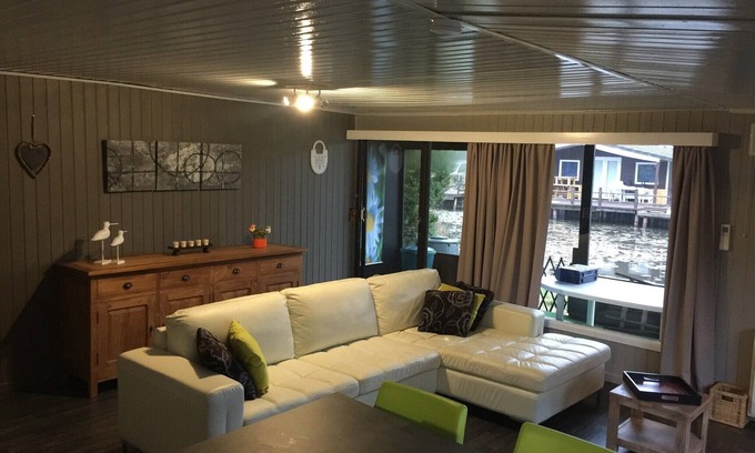 Geel House | Pet-Friendly Modern Chalet with Fishing Pond & Family Perks