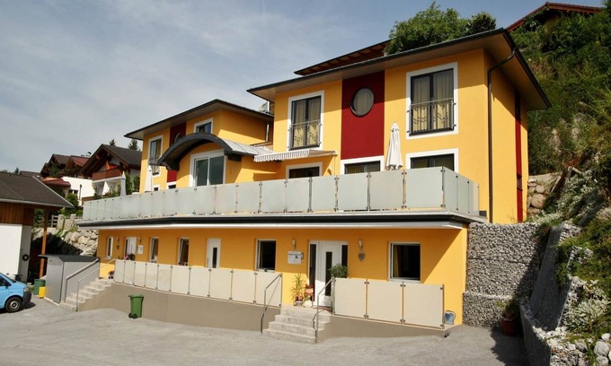 Furth Ski Chalet | Cozy Chalet in Piesendorf with Sauna and Pet-Friendly Perks