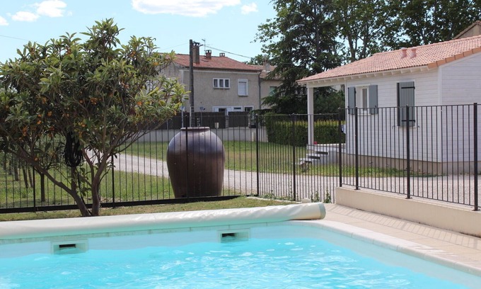 Sorgues Ski Chalet | Idyllic Chalet in Provence with Pool & Wifi Near Avignon