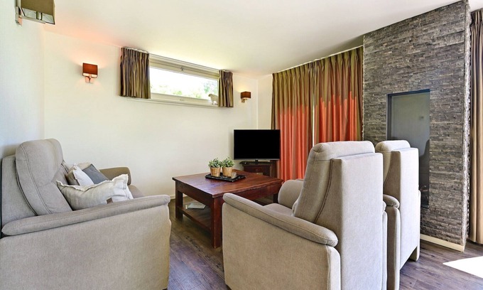 Reutum House | Relaxing Holiday Home in Reutum with Sauna & Spa Amenities