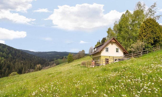 Untergreutschach House | Idyllic Holiday Home in Sankt Andrae by Lake Klopeiner