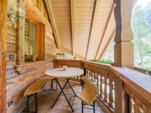 Neustift Im Stubaital House | Cozy Alpine Hut in Stubaital with Sauna & Pet-Friendly Stay