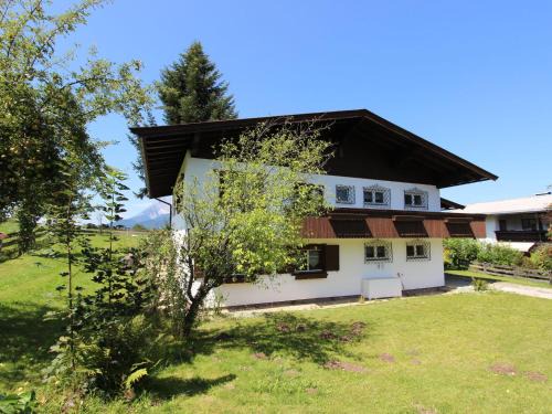 Sankt Johann in Tirol House | Inviting Holiday Home Steps from the Ski Area, Pet Friendly