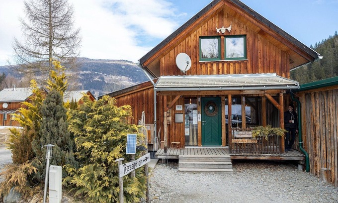 Stadl an der Mur Ski Chalet | Relaxing Holiday Home in Styria with Inviting Balcony