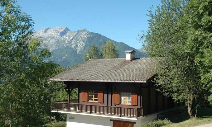 Thones Ski Chalet | Chalet in Thônes: Family-Friendly Retreat with Spa & Kitchen